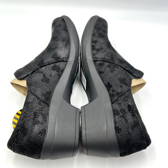 6W 6 WIDE WIDTH Clarks Talen Pace Black Slip Resistant Slip‎ On Clogs Shoes New - Picture 8 of 12